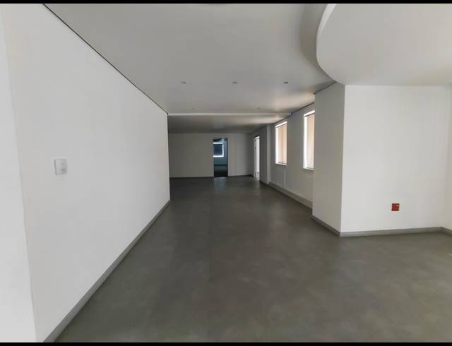 2,415M² OFFICE FOR SALE IN BRYANSTON